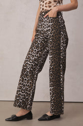 Loretta – Hoch sitzende, gerade geschnittene Baumwollhose mit Leopardenmuster